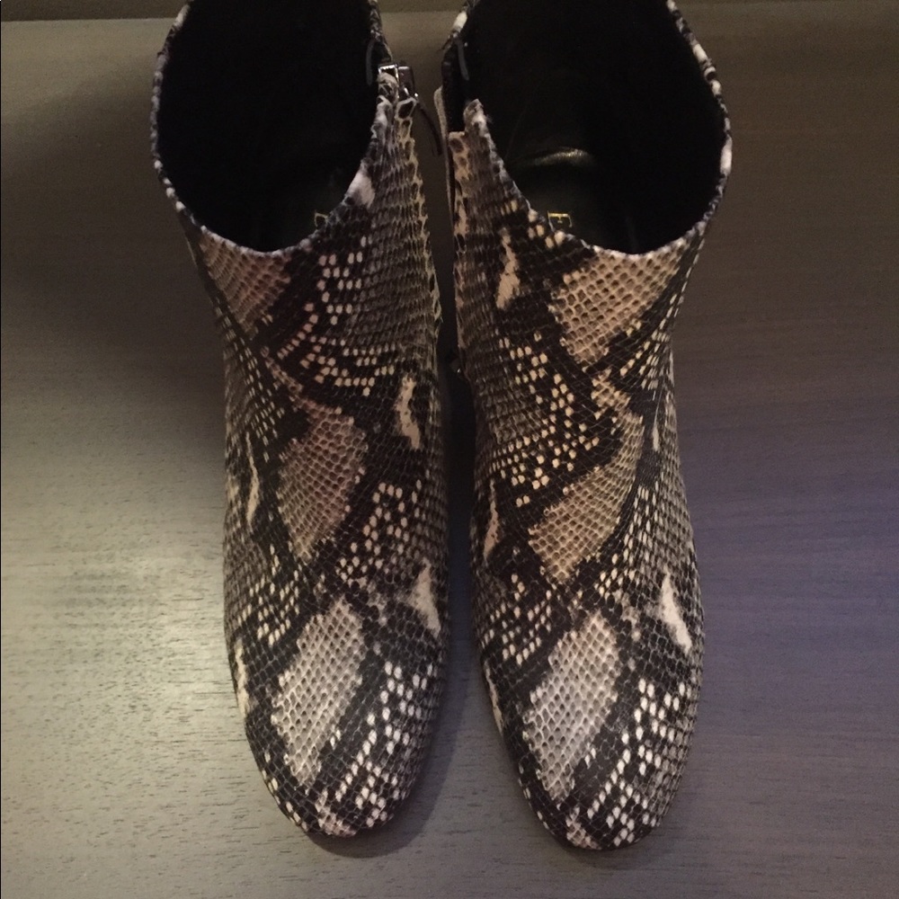 Stylish Python Leather Booties. 8.5 - image 2